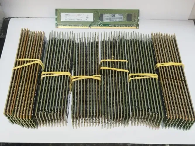 LOTE COM 64 UNIDADES DE MEMORIA SMART 2GB DDR3 1RX8 10600U