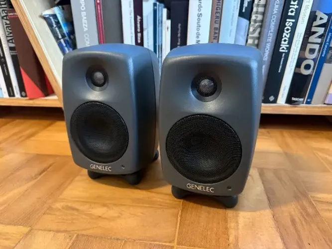 Monitores de Áudio Genelec 8320A SAM (Par)