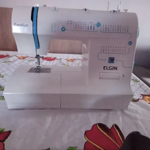 Máquina de costura elgin gênios plus