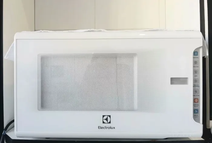 Microondas eletrolux 31L - pouco usado