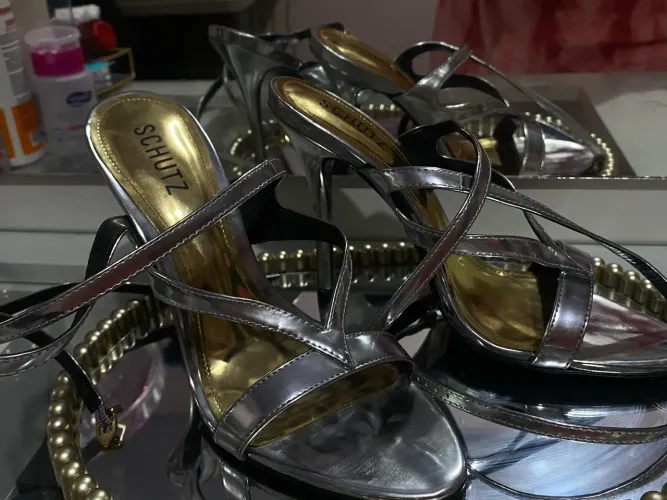 Sapato Schutz original prateado