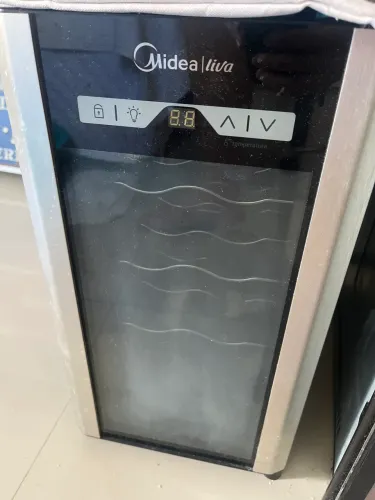 Adega Midea Liva 8 garrafas