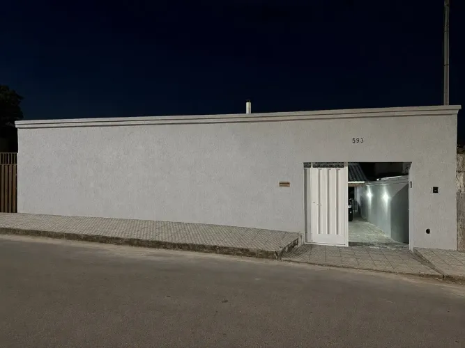 OPORTUNIDADE ÚNICA - CASA COMPLETA E IMPONENTE!