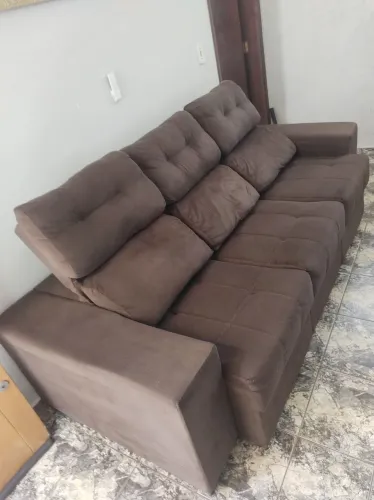 Sofá retrátil reclinável marrom tecido Suede, 2 avarias na foto, Não entrego