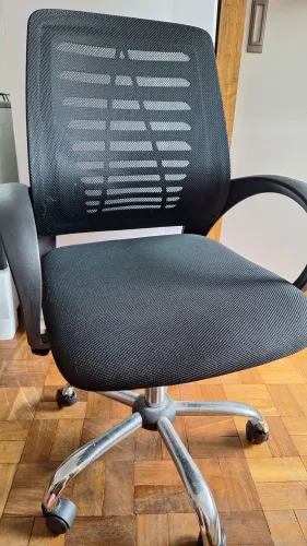 Cadeira de escritório seminova