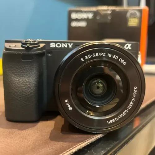 Sony A6400 + 16-50mm (mesma alpha 6400) câmera mirrorless, só falo whats, não falo olx