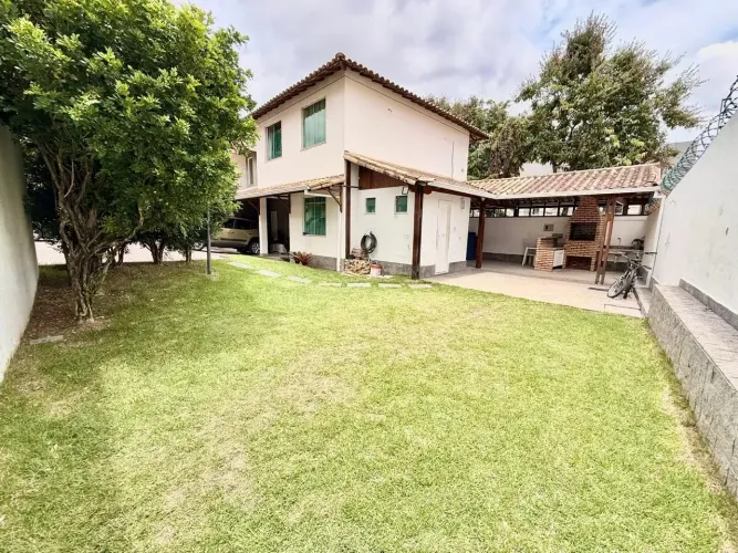 Casa de Condomínio com 3 Quartos e 3 banheiros à Venda, 140 m² por R$ 950.000