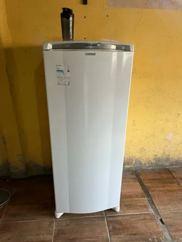Geladeira Consul 110v Frost free 300L semi nova 1 ano de uso ( ENTREGO )