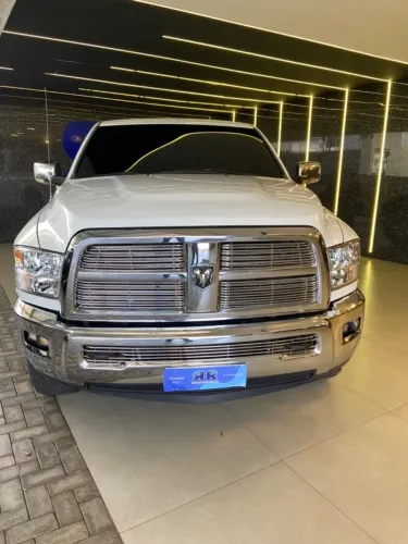 Ram Classic Laramie 5.7 V8 16V Gasolina 4X4 Aut. 2023