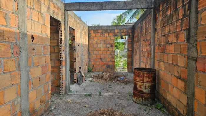 Terreno em Arraial de Pedras. Santo Amaro, BA com construção iniciada. Ótima Oportunidade!
