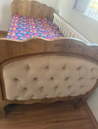 Cama solteiro Aurora (capitonê)