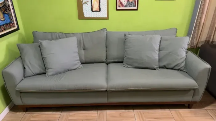 Sofá 2.52x86x90 Verde Grande da Móveis Conquista em Ótimo Estado