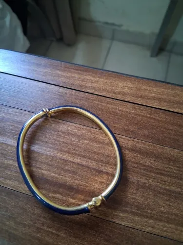 Vendo lindo bracelete dourado com detalhes em azul marinho esmaltado antigo