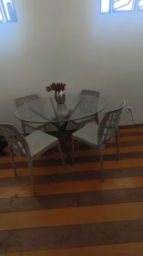 MESA COM CADEIRA PRA VENDER RÁPIDO