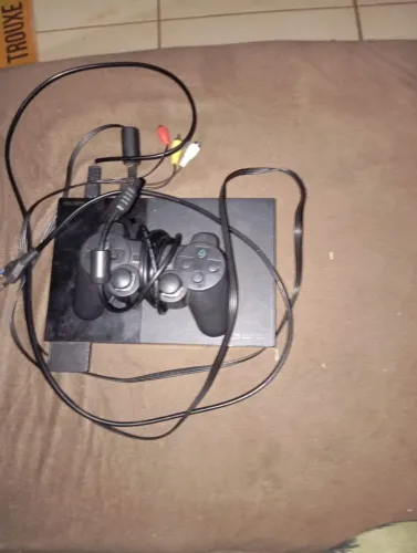 Vendo ps2 com um controle