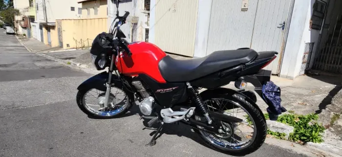 OPORTUNIDADE! Moto com documentação em dia, é pegar e andar.