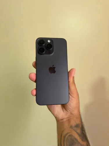 15 Pro Max 256GB arranhados tela