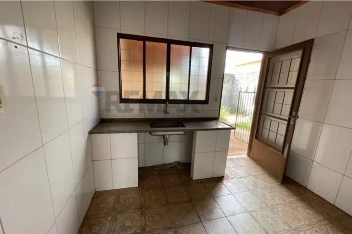 Casa com terreno 10x40m a venda no BENFICA