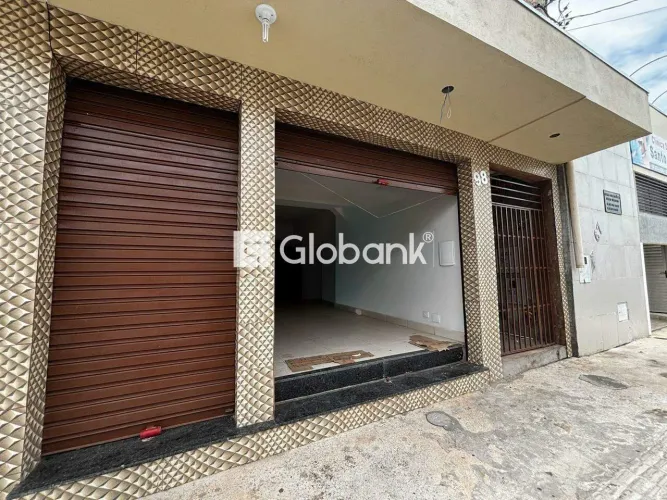 Ponto comercial com 2 banheiros, e 40m² no bairro Vila Guilermina