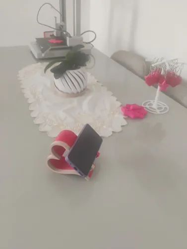 Porta celular/ suporte para recarga ( de coração)
