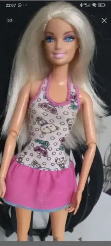 Barbie fashionista troca busto