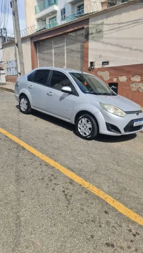 Ford Fiesta Sedan SE 1.6 8V Flex 4P 2014