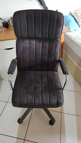Cadeira de Escritório Preta com Rodízios
