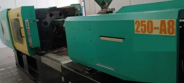 Maquina Injetora Termoplástica LOG 250-A8, ano 2011, 250T