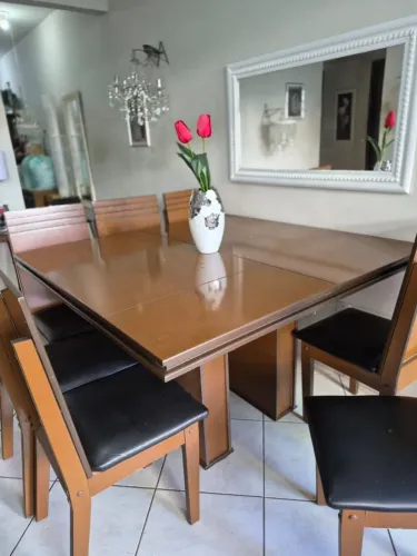 Mesa de Jantar com cadeiras, 8 lugares (1,36 x 1,36)