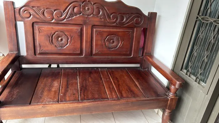 Banco de Madeira Maciça Entalhado - Rústico/Colonial - Peça Artesanal