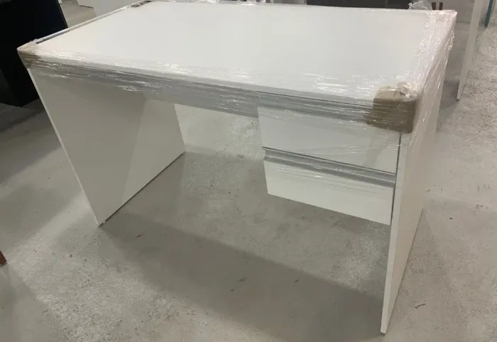 Líquida do mesa em mdf