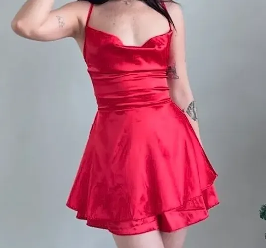 Vestido vermelho (Isa Vilas)