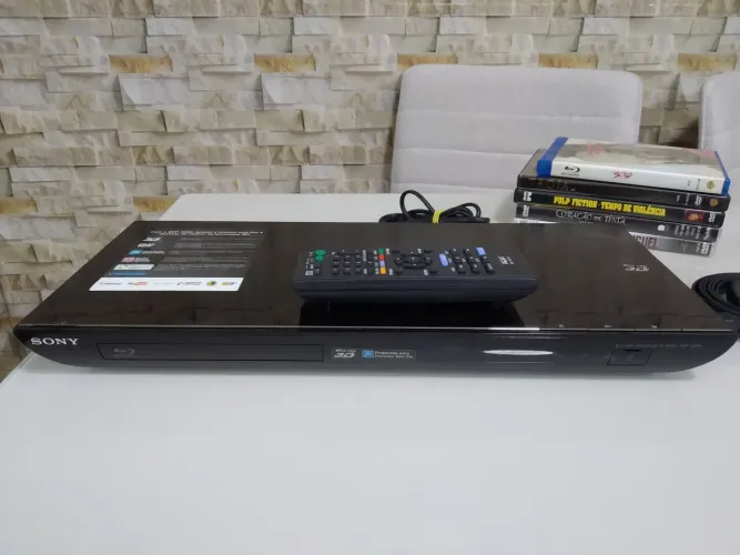 Blu-ray Disc Player Sony BDP-S590 funcionando