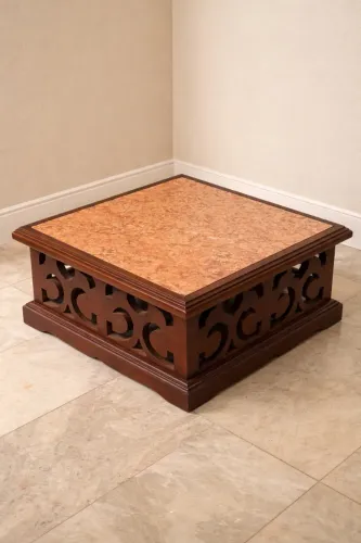 Mesa de centro de madeira maciça em Cerejeira com tampo de mármore