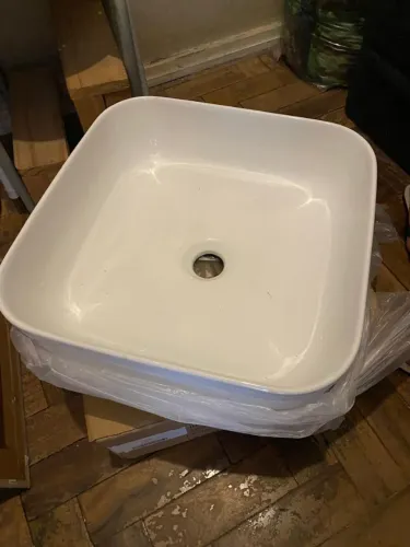 Vendo cuba para lavatório em porcelana 40x40 branca nova na caixa