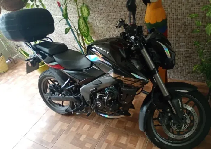 Moto Dominar Excelente