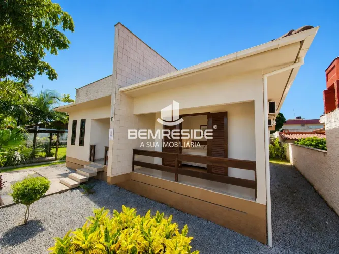 Casa com dois terrenos e piscina próximo ao Exército Brasileiro no Morro Estevão