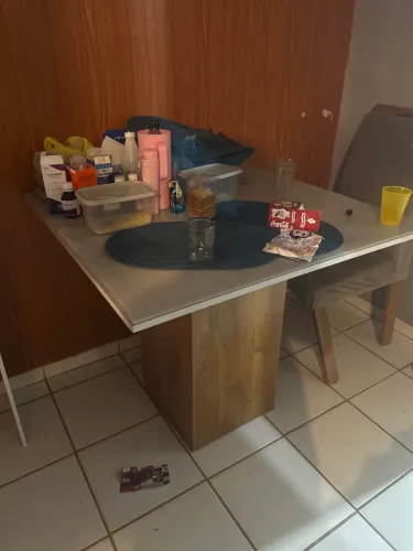 Mesa de jantar 4 lugares