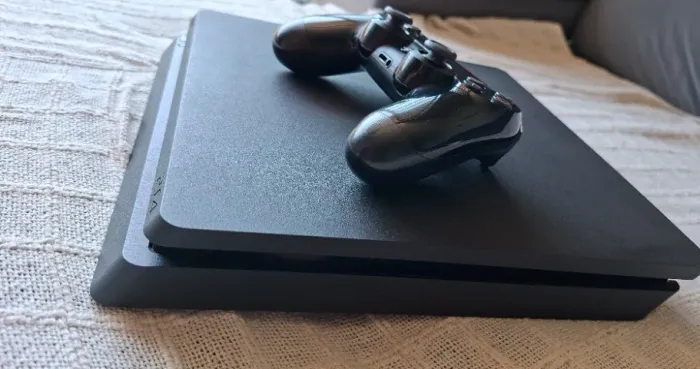 PS4 Slim 1TB + Controle Original + 4 Jogos