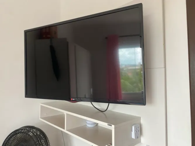 Tv 39 polegadas + suporte articulado + painel 