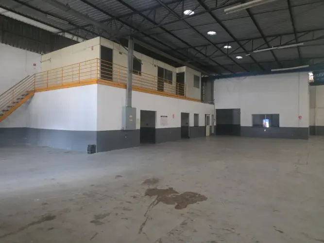 Galpão 700m²/ Distrito Industrial/ habite-se