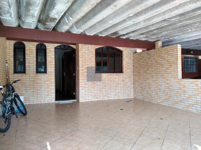 Sobrado em condomínio fechado para locação e venda