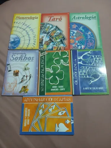 Lote 7 Livros / Guias Esotéricos (Tarô, Sonhos, Quiromancia, Astrologia)