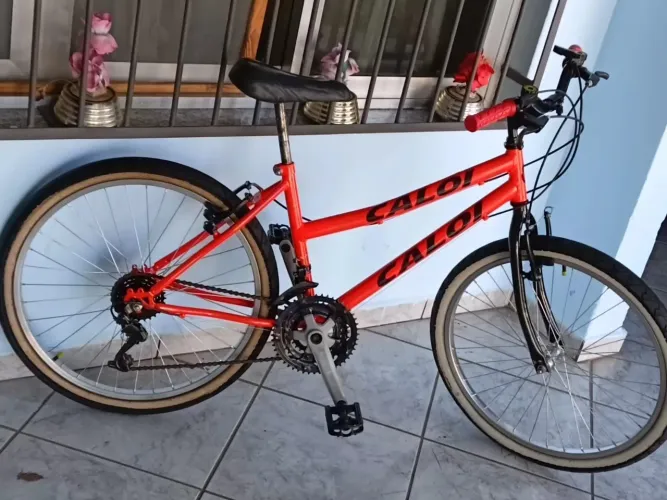 Bicicleta aro 24 com marcha,leia a descrição sobre as peças novas. R$500 reais.