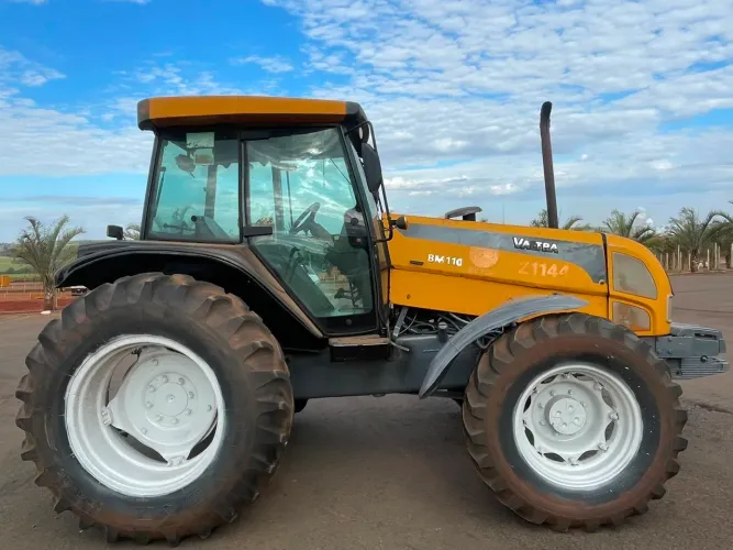 Trator Valtra BM-110 Ano 2010