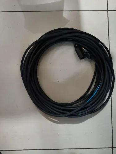 Vendo uma extensão de fio elétrica 20mt cabo P2