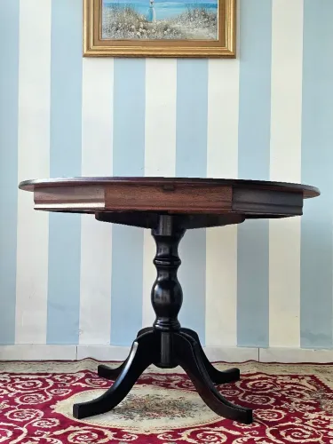 Mesa em madeira maciça