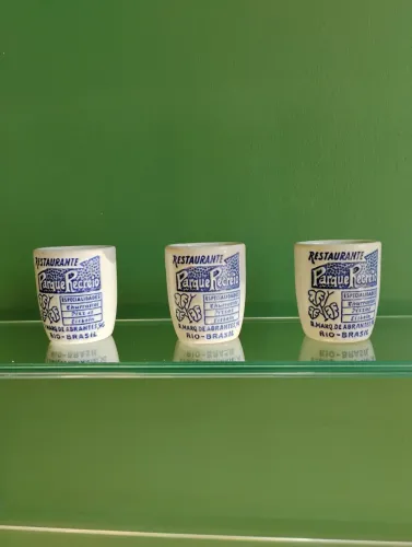3 copinhos de cerâmica 