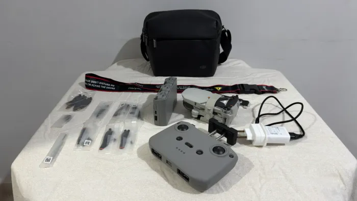 Drone DJI Mini 2 SE Fly More Combo - Completo na Bolsa (Sem Detalhes)