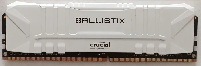 1 PENTE de Memória RAM Crucial Ballistix, 8GB, DDR4, 3000MHz, CL15, Branco - BL8G30C15U4W